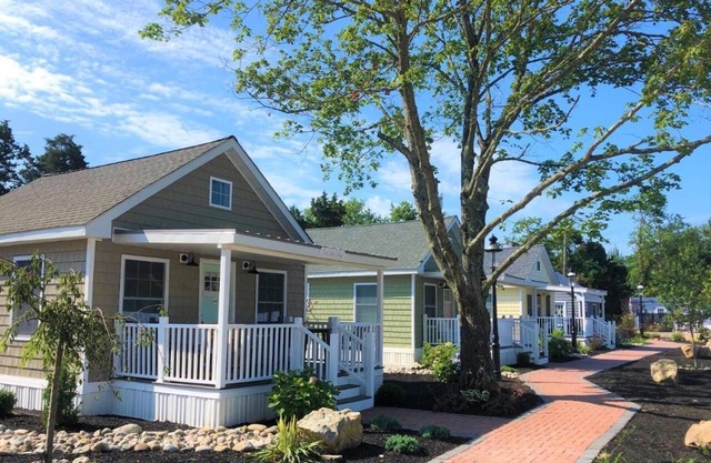 Hotel - Coastal Suites Cape May [5, Single King]