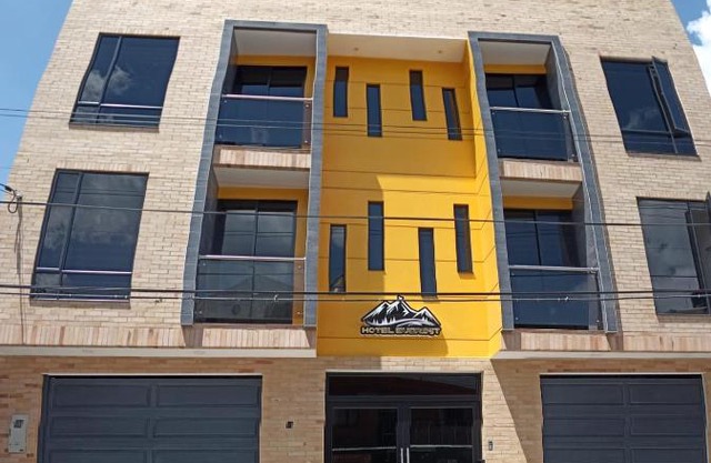 Hotel Everest Chia Oficial