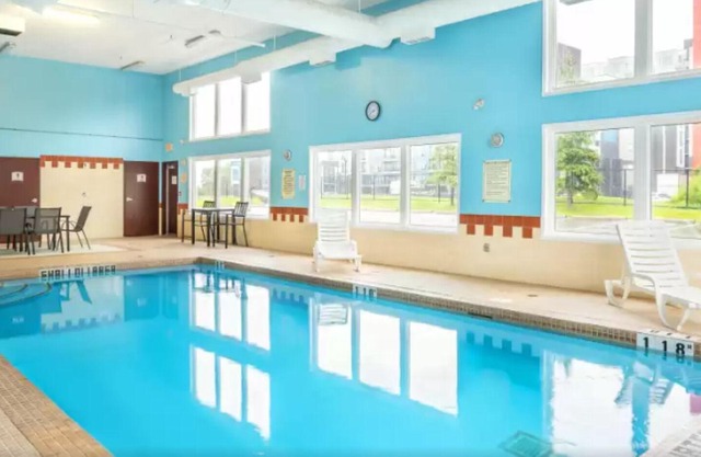 Hotel in Grimsby - Comfortable Stay Near Niagara Falls with Free Breakfast