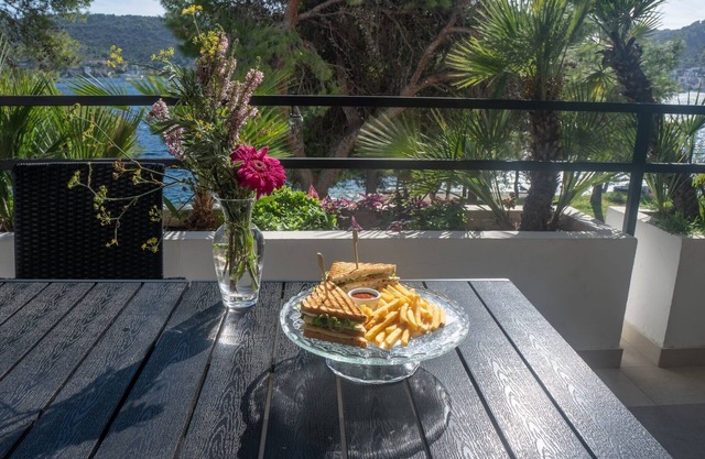 Hotel Issa - Double Room Park View 19