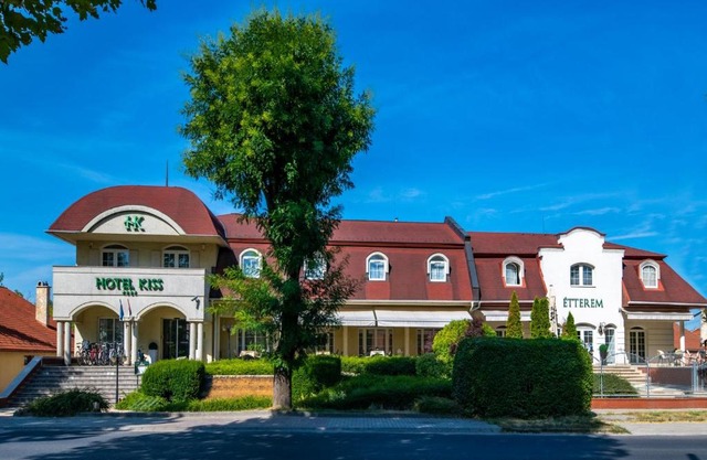 Hotel Kiss