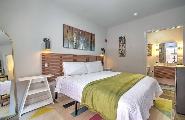 Hotel- Middle of Downtown Bristol, TN. Best location with Reserved Parking