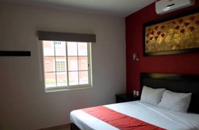 Hotel Montroi City