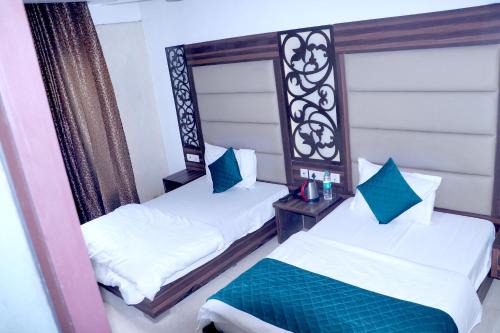 Hotel OM Delhi-Near Karol Bagh Metro Station