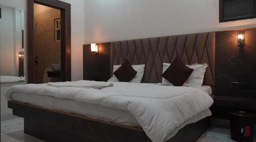 Hotel Radhika's Inn