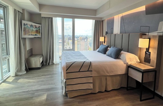 Hotel Riu Plaza Toronto