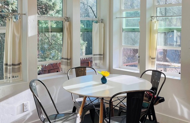HOUSE 2 blocks from Hotel Colorado, WALK to restaurants & Hot Springs Pool!
