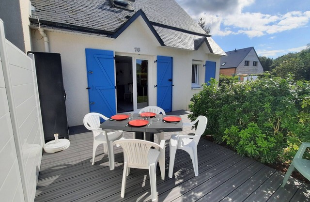 House 4 people Residence with swimming pool and tennis MOELAN SUR MER