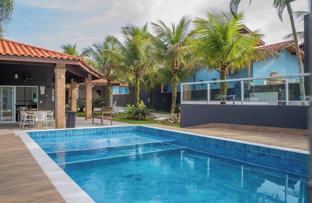 HOUSE WITH 5 SUITES AND HEATED POOL IN GATED COMMUNITY IN PARADISE OF BORACEIA!