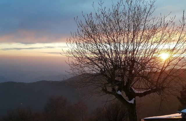 House built in 1900 a few steps from the funicular and from the town center.