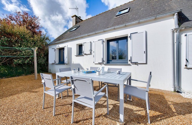 House for 6 with terrace and garden