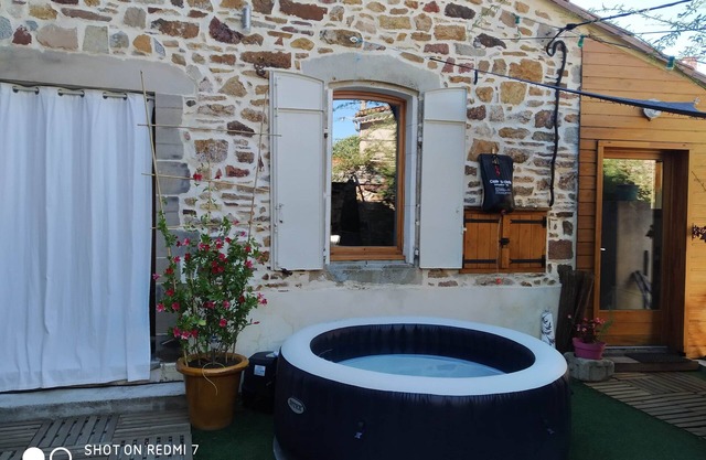 House, heart of village, ideal for relaxing with family. 👨‍👧‍👦👩‍👧‍👦