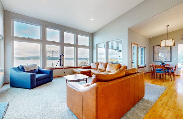 House in Langley with sound & mountain views, firepit, & private hot tub