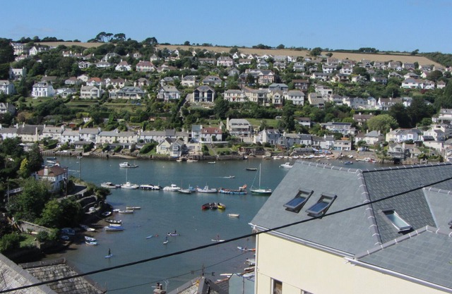 House in Noss Mayo. Stunning Estuary Views direct Coastal walks, Great Pubs