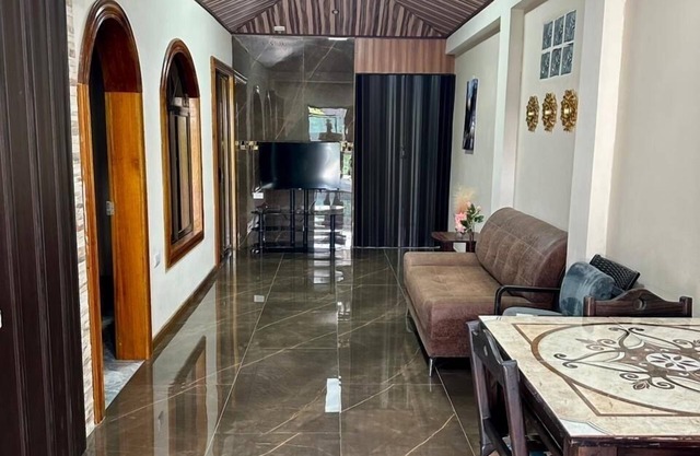House in Paso Canoas, CR, of 84 with 3 AC and fully equipped.