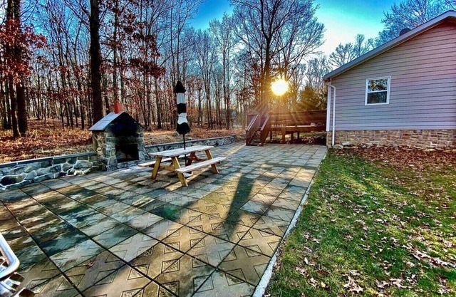 House in the woods .HOT TUB!