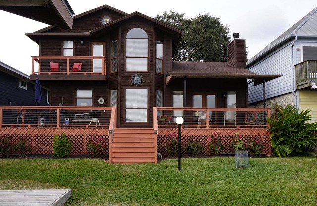 House of the Sun is a luxurious setting for beautiful views of Lake Conroe.