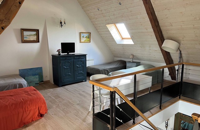 House on the Cancale/Mont-Saint-Michel coastline, ideal for families.