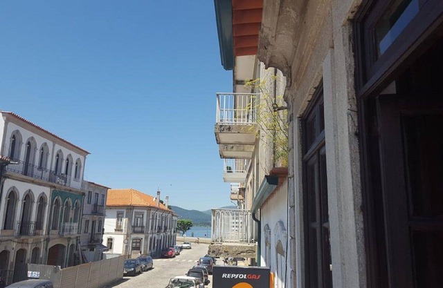 House overlooking the river 2km from the beach