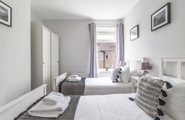 House - Sleeps 5 - Pet Friendly - Garden - Parking