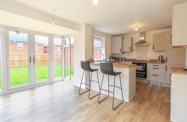House-sleeps 8-parking-garden