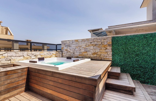 House w/Gourmet Area, Just 10min From the sea OSH