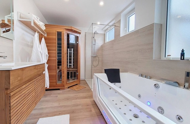 House with garden - sauna and whirlpool