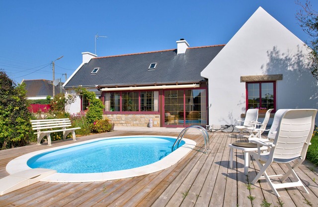 House with swimming pool for 6 persons