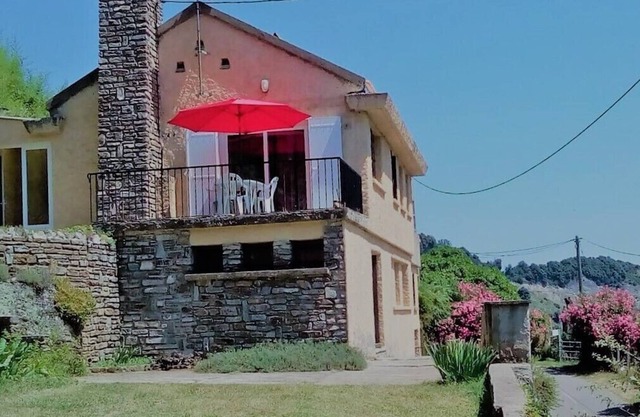 House with terrace, garden, sea and mountain view