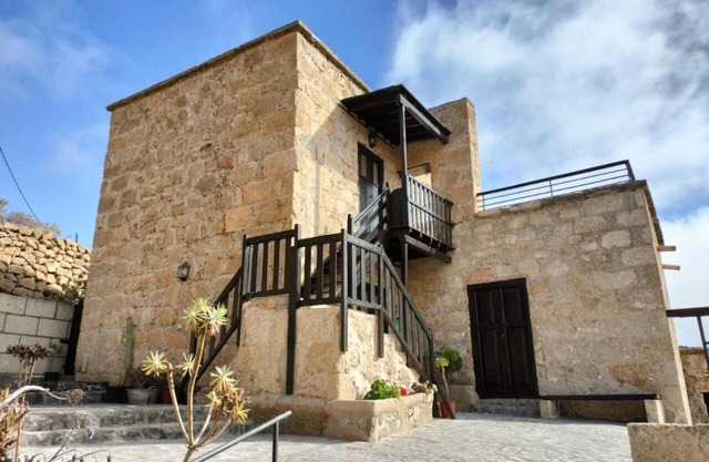 House with Traditional Wine Cellar and Private Garden in Arico – Pet Friendly