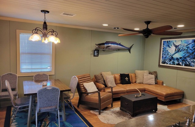 Houseboat (2br, 1ba) Venice Marina