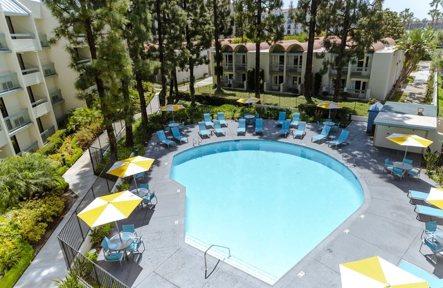Howard Johnson by Wyndham Anaheim Hotel & Water Playground