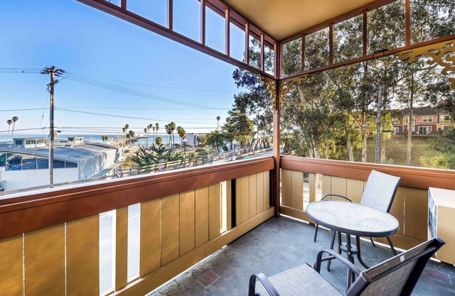 Howard Johnson by Wyndham Santa Cruz
