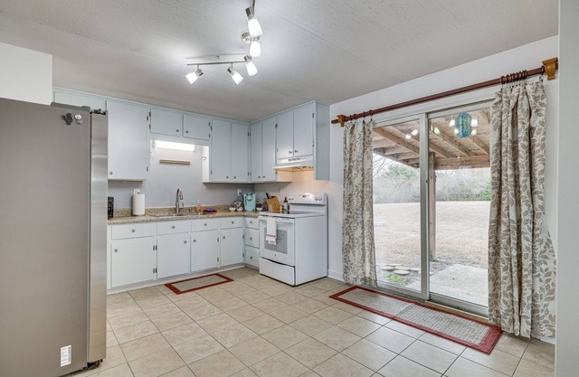 Hubert Home Rental w/Patio, Near Hammocks Beach!
