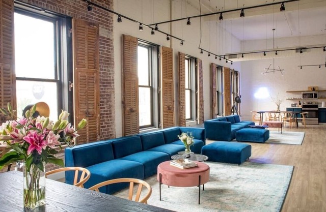 Huge 6-BR Loft Apt, Perfect for Groups