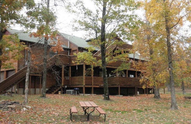 Huge Log Cabin Perfect for Family Reunions & Church/Corporate Retreats