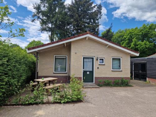 Huinerhofje 3 - Vrijstaand, grote tuin, rust en veel privacy nabij uitgestrekte bossen