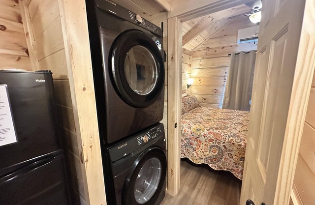 Hunky Dory -Hot Tub, Fireplace,Hiking,View,Near Asheville ,WiFi