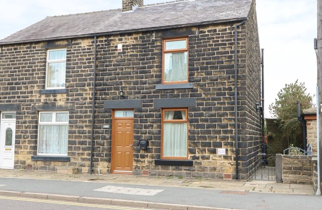 HUNTER HOUSE, pet friendly, with open fire in Penistone