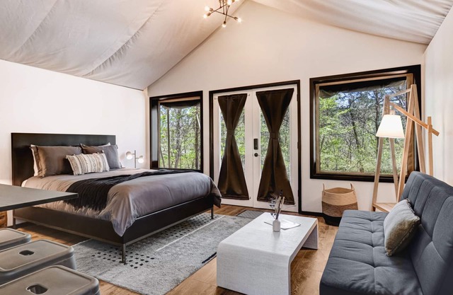 Hunter Premier Luxury Suite at Starlight Haven Resort