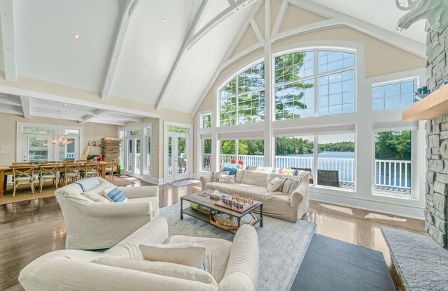 Hunter`s Bay Lake House, Kahshe Lake
