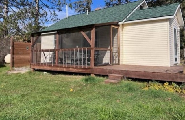 Hunting cabin close to public hunting land