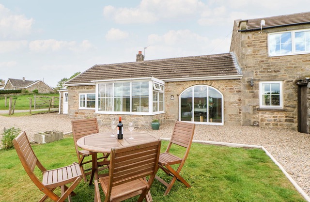 HURY LODGE, pet friendly, luxury holiday cottage in Baldersdale