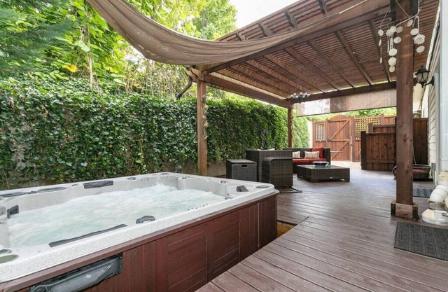 Hutch Mtn Villa -Hot tub,pool table,air hockey,grill,Views!
