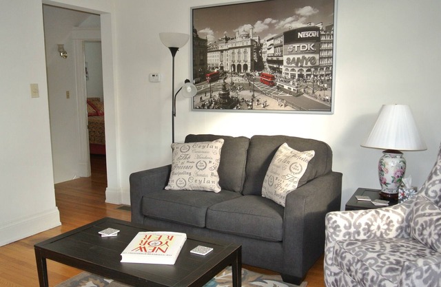 Hyde Park Square Apt, 2min walk to dining/shopping, 6mi from dwtn