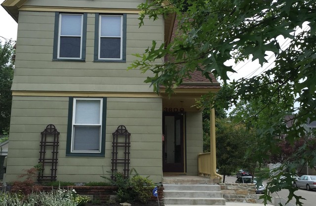 Hyde Park Square Charmer - Walkable to Restaurants and Shops
