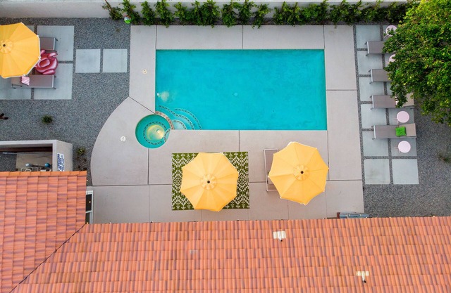 Iconic 4-bedroom vacation home, 5 min from Downtown Palm Springs, City ID#4299