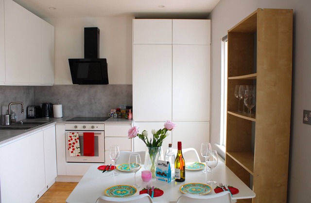Ideal Location - Brondesbury Park Apartment