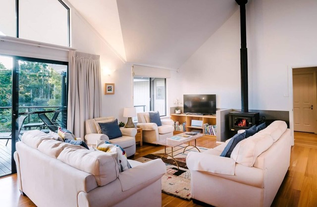 Idyll Estate Bushland Gem with Spa and Tennis Court