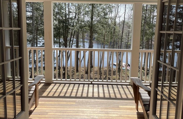 Idyllic Post & Beam Cottage On Quiet Fresh Water Lake